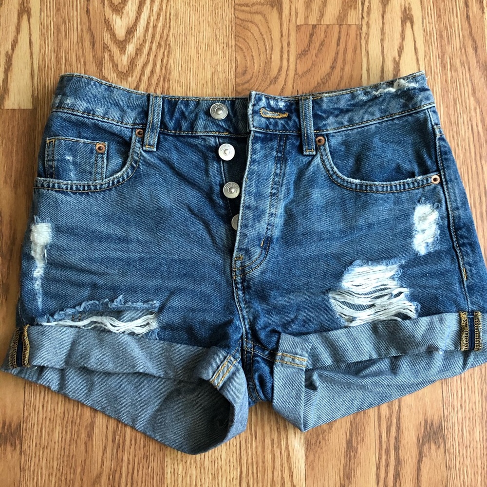Ripped high-waisted Jean shorts